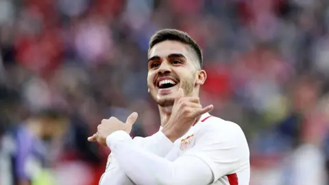 Wolves contrataría a André Silva como competencia para Raúl Jiménez