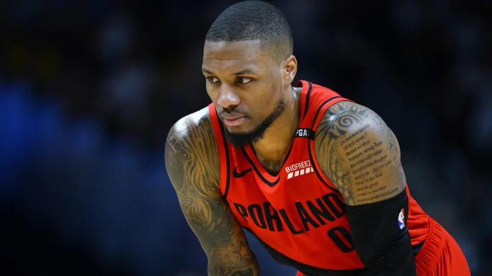 Damian Lillard revela que está jugando con las costillas rotas