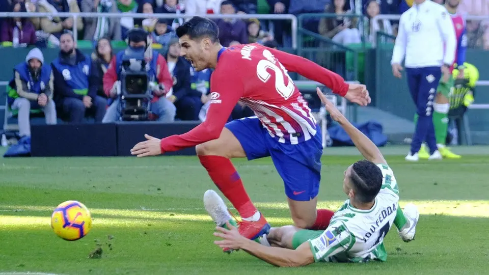 Los 10 'traidores' que vistieron los colores del Madrid y del Atleti