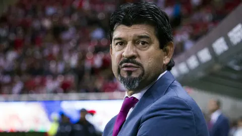 Afición de Chivas exige salida de José Cardozo