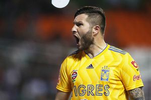 Gignac presenta en redes sociales a su hija recién nacida
