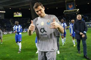 Casillas trolleó la 'escultural' figura de Sergio Busquets