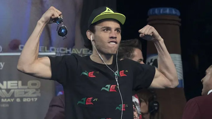 Julio César Chávez Jr noqueó en el primer round en su regreso al ring