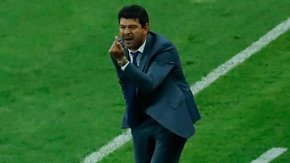 "Fuera Cardozo", petición de la afición de Chivas en el Clásico Nacional