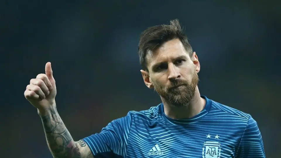 Messi ofrece comida a personas en situación de calle en Argentina