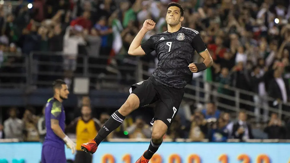México derrota a Chile en el debut del Tata Martino