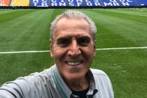 Carlos Albert le mentó la madre a periodista que menospreció a Tigres