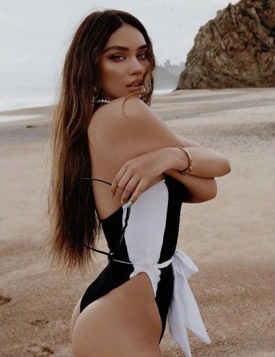 Janice Joostema, hermosa canadiense con mirada hipnotizante