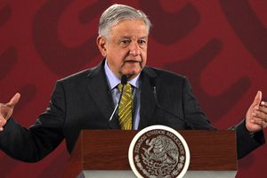 Padres de Mario Aburto piden a AMLO reabrir el caso de asesinato de Colosio