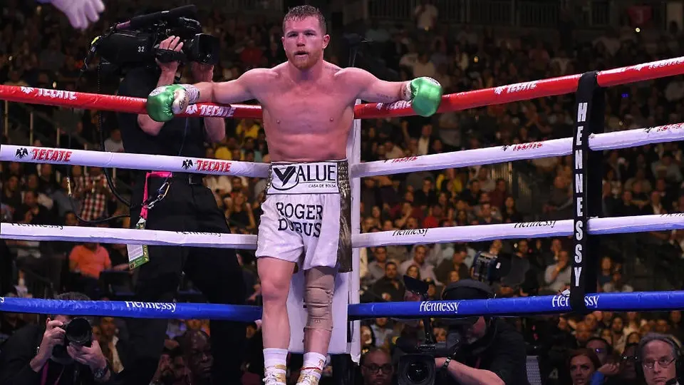 Canelo Álvarez perdería título FIB si no pelea vs Derevyanchenko