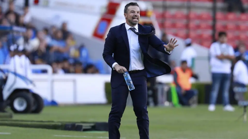Rafa Puente, con pie y medio fuera de Gallos Blancos