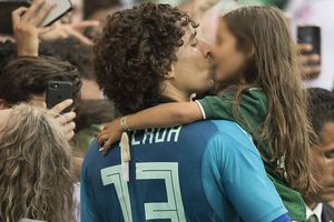 Memo Ochoa revela que será papá de otra niña