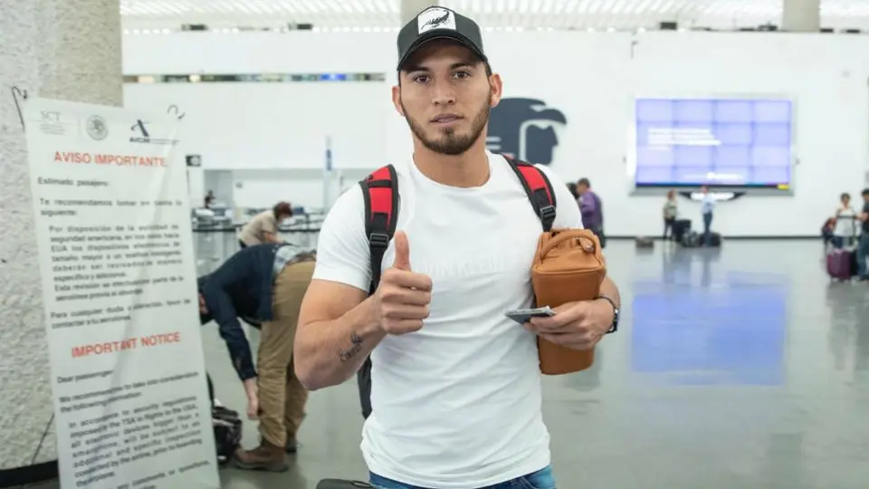 Escobar vuelve a Paraguay después de cerrar fichaje con Cruz Azul