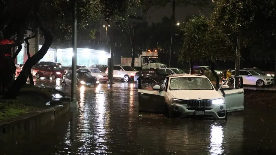 Fuertes lluvias causan inundaciones en diferentes puntos de la CDMX