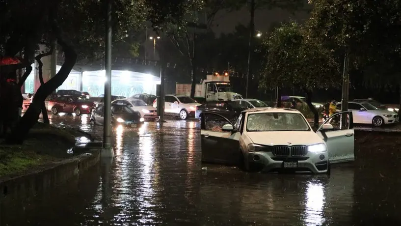 Fuertes lluvias causan inundaciones en diferentes puntos de la CDMX