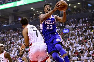 Filadelfia triunfa en Toronto y empata serie contra Raptors