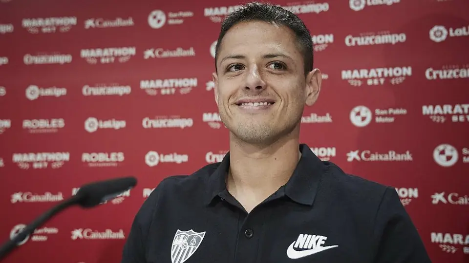 Luuk de Jong, principal competencia de Chicharito Hernández en Sevilla