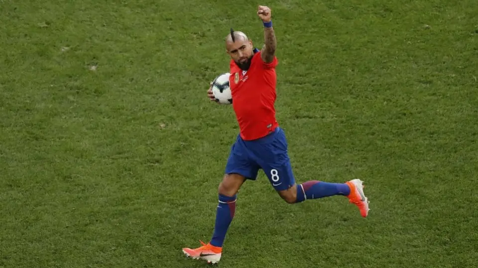 Arturo Vidal conoció a fan que lo dibujó en el álbum de Copa América