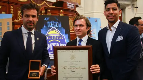 Capitanes de CDMX recibieron medalla al Mérito Turístico