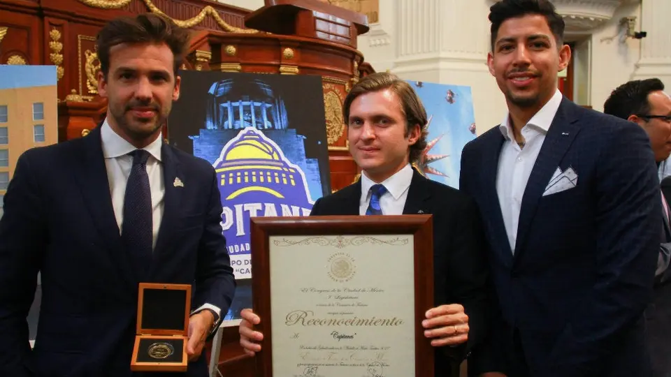 Capitanes de CDMX recibieron medalla al Mérito Turístico