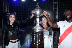 Estrellas de WWE visitaron instalaciones de River Plate