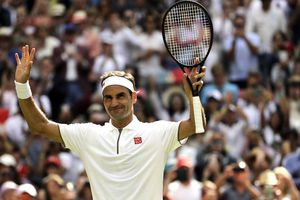 Roger Federer superó tropiezo y triunfó en primera ronda de Wimbledon