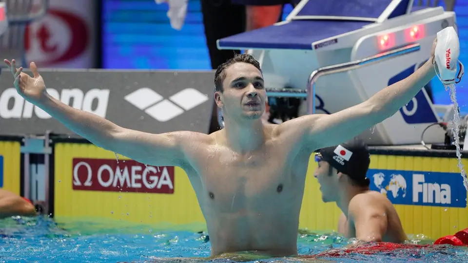 Kristof Milak rompe récord de Michael Phelps en 200 metros mariposa