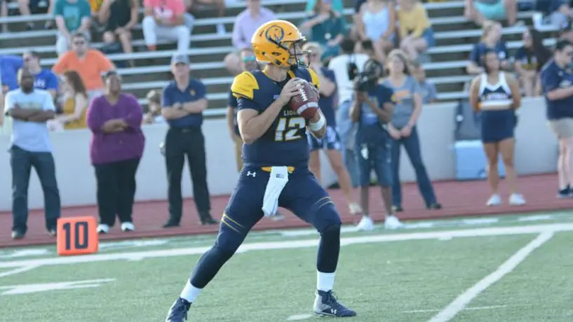 Luis Pérez, mariscal de campo mexicano, debuta con el Birmingham Iron