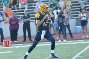 Luis Pérez, mariscal de campo mexicano, debuta con el Birmingham Iron