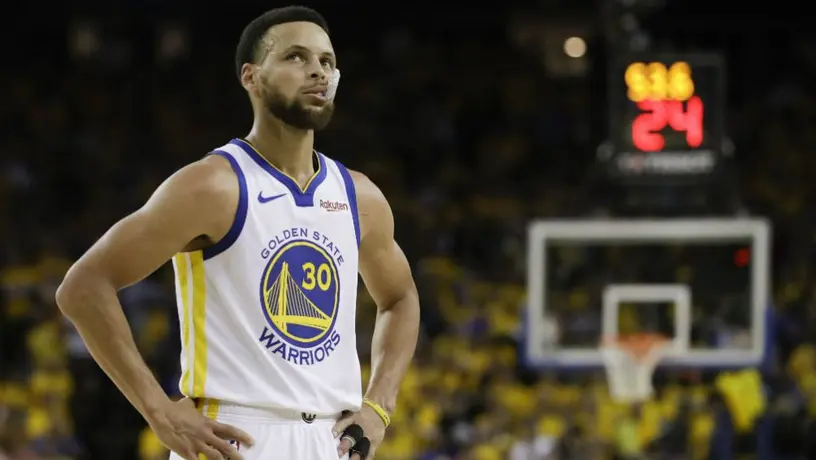 'Hay que quitarse el sombrero ante los jugadores de Raptors': Curry