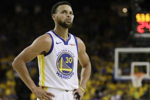 'Hay que quitarse el sombrero ante los jugadores de Raptors': Curry