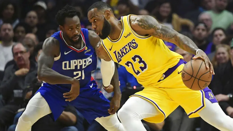 LeBron llega a 32 mil puntos y es el quinto mejor en la historia