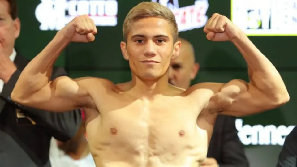 Elwin Soto da la campanada y gana el título de minimosca vs Tito Acosta