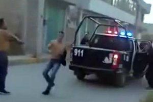 Hombre ebrio desarma a Policía Municipal y lanza disparos en Ecatepec