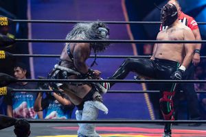 Caín Velásquez debutó como luchador con victoria en Triplemanía XXVII