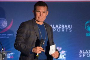 Julio César Chávez espera rival para regresar al ring