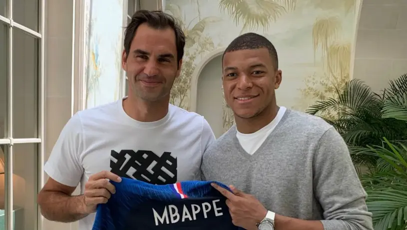 Mbappé obsequió jersey de Francia a Roger Federer