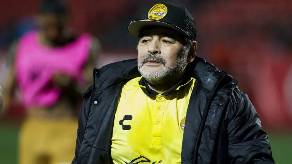 Exesposa de Maradona lo demanda por violencia psicológica