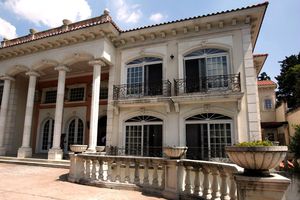 Venta de casa de Zhenli Ye Gon no le alcanzará a AMLO para becas deportivas