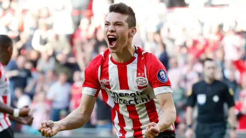 Man United buscaría robar fichaje de Chucky Lozano al Nápoles