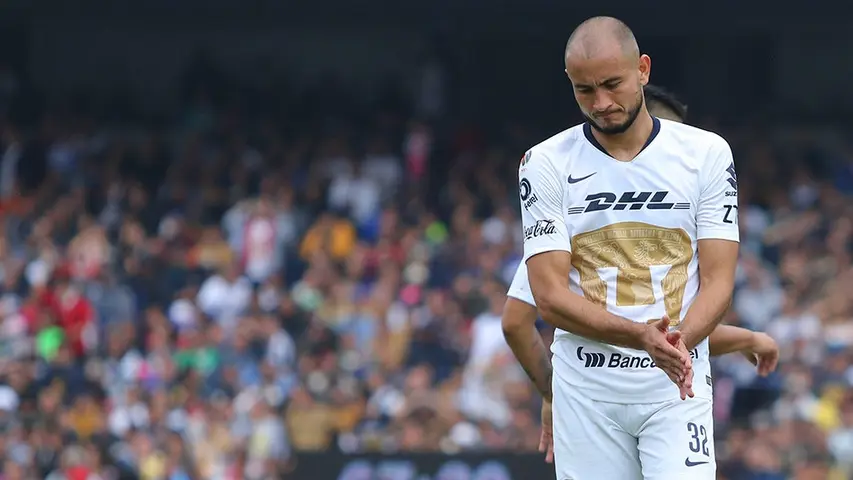 Carlos González se lamenta en un juego con Pumas | IMAGO7
