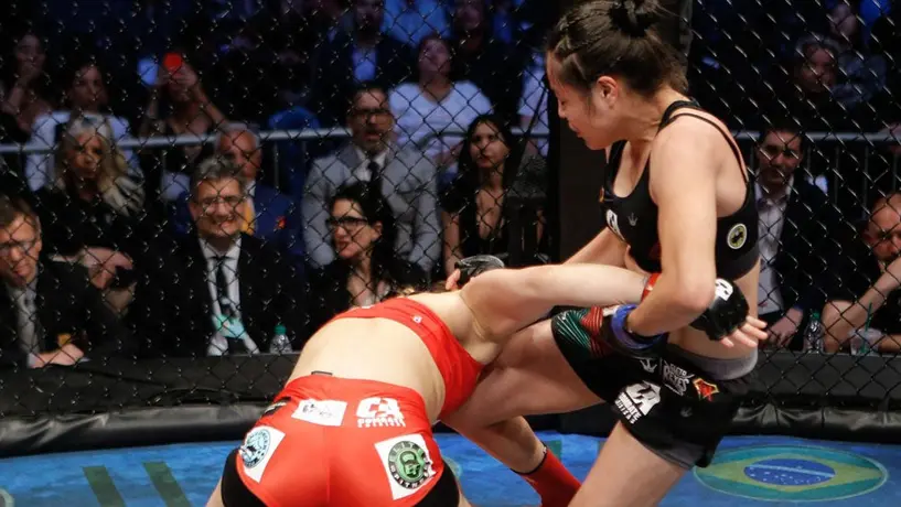 Melissa Martínez conquista 'Combate Reinas' al noquear a Caroline Gallardo