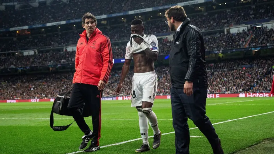 Vinicius y Lucas Vázquez salen entre lágrimas tras lesionarse