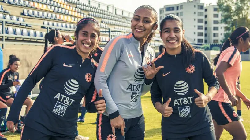América Femenil parte la tradicional Rosca de Reyes en Coapa