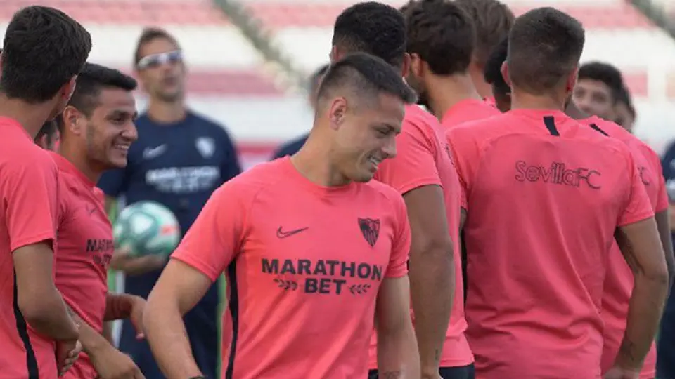 Chicharito Hernández entrenó por primera vez con Sevilla 