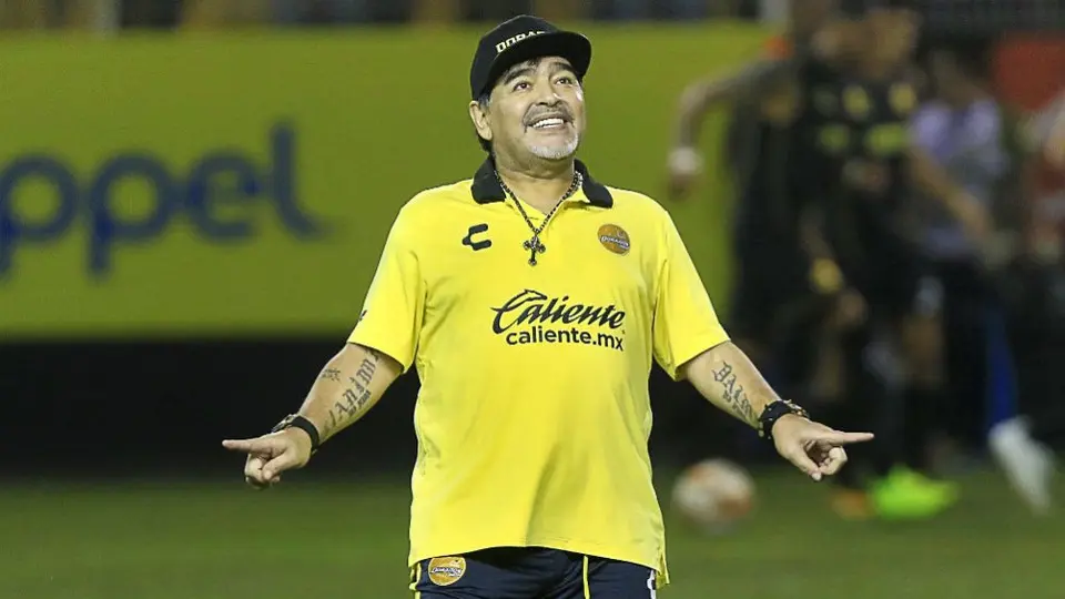 Diego Maradona continuará como técnico de Dorados