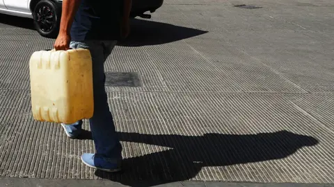 'Huachicoleros' amenzan a AMLO con narcomanta en Guanajuato
