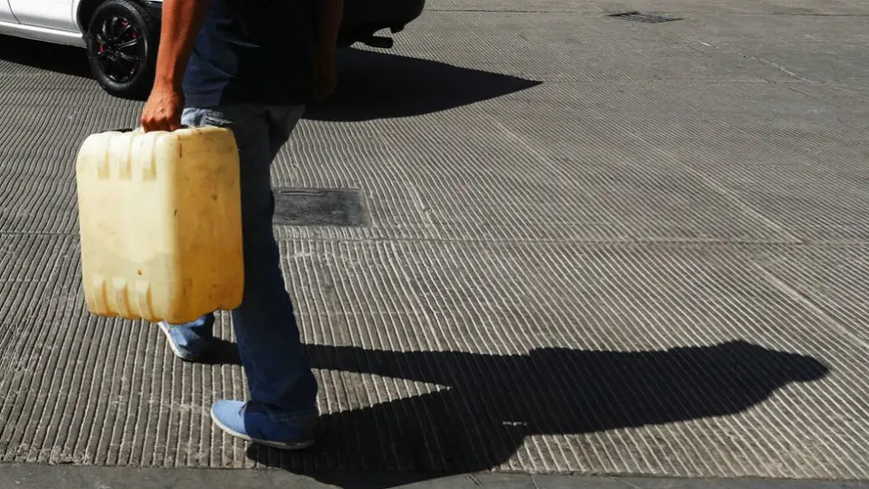 'Huachicoleros' amenzan a AMLO con narcomanta en Guanajuato