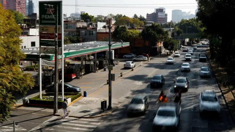 Policías dispersan a balazos una riña colectiva por gasolina