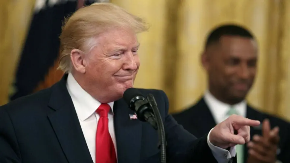 Donald Trump confunde Wales con ballenas en Twitter